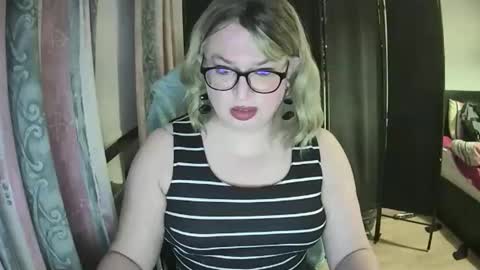 Snapshot of curleyshirley chatting on 04/17/26, 08:34 Shirley online show from 04/17/26, 08:34