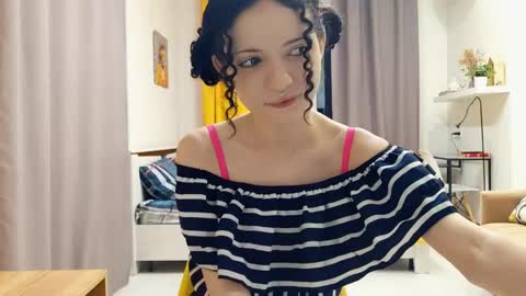 Snapshot of curlixiee chatting on 05/09/26, 11:32 Kira online show from 05/09/26, 11:32