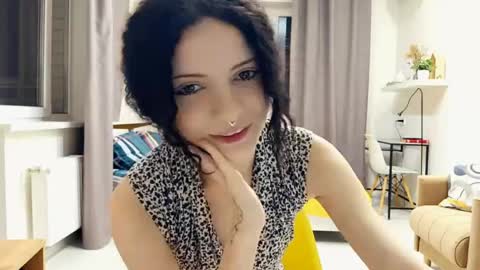 Snapshot of curlixiee chatting on 05/10/26, 11:43 Kira online show from 05/10/26, 11:43