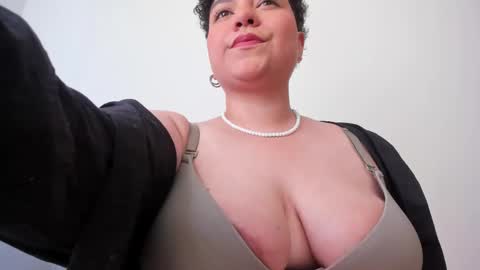 Bruna  online show from 02/09/25, 07:41