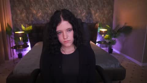 Snapshot of curly_cleo chatting on 07/27/26, 01:29 curly_cleo online show from 07/27/26, 01:29