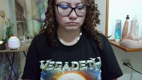 Snapshot of curly_greeneyed chatting on 04/29/26, 02:26 Vannesa online show from 04/29/26, 02:26