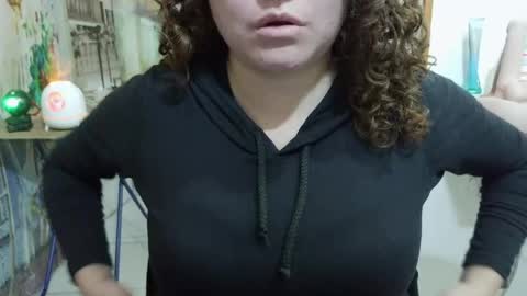 Snapshot of curly_greeneyed chatting on 05/13/26, 01:36 Vannesa online show from 05/13/26, 01:36