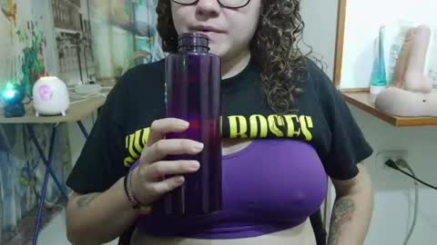 Snapshot of curly_greeneyed chatting on 05/15/26, 03:57 Vannesa online show from 05/15/26, 03:57