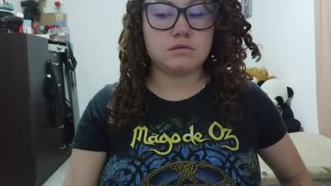 Snapshot of curly_greeneyed chatting on 05/22/26, 01:24 Vannesa online show from 05/22/26, 01:24