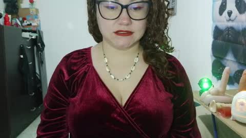 Snapshot of curly_greeneyed chatting on 05/23/26, 03:23 Vannesa online show from 05/23/26, 03:23