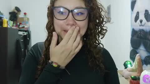 Snapshot of curly_greeneyed chatting on 06/05/26, 02:51 Vannesa online show from 06/05/26, 02:51