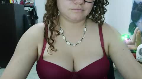 Snapshot of curly_greeneyed chatting on 06/11/26, 02:53 Vannesa online show from 06/11/26, 02:53