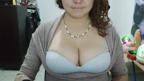 Snapshot of curly_greeneyed chatting on 06/13/26, 01:36 Vannesa online show from 06/13/26, 01:36