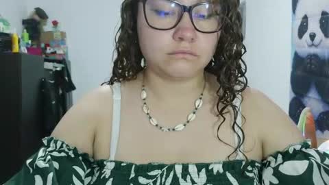 Snapshot of curly_greeneyed chatting on 06/24/26, 12:20 Vannesa online show from 06/24/26, 12:20
