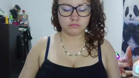 Snapshot of curly_greeneyed chatting on 06/25/26, 02:11 Vannesa online show from 06/25/26, 02:11