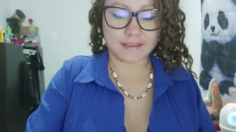 Snapshot of curly_greeneyed chatting on 06/27/26, 03:11 Vannesa online show from 06/27/26, 03:11