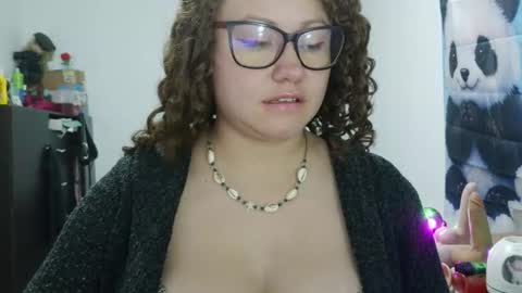 Snapshot of curly_greeneyed chatting on 07/02/26, 03:23 Vannesa online show from 07/02/26, 03:23
