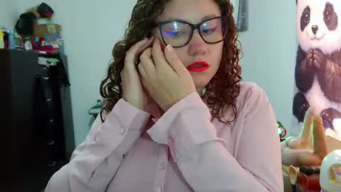 Snapshot of curly_greeneyed chatting on 07/23/26, 02:04 Vannesa online show from 07/23/26, 02:04