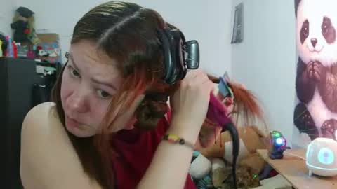 Snapshot of curly_greeneyed chatting on 07/28/26, 06:07 Vannesa online show from 07/28/26, 06:07