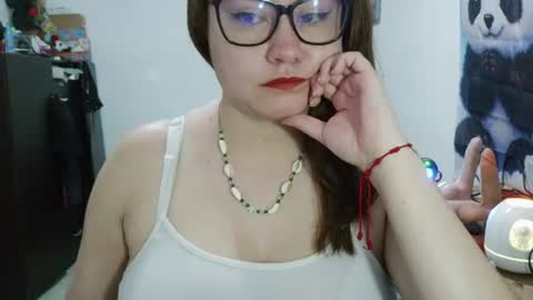 Snapshot of curly_greeneyed chatting on 08/01/26, 02:22 Vannesa online show from 08/01/26, 02:22