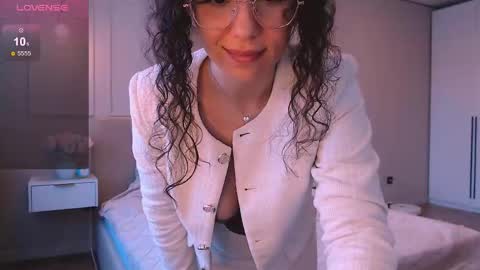 Snapshot of curly_jade_ chatting on 05/16/26, 03:00 curly_jade_ online show from 05/16/26, 03:00