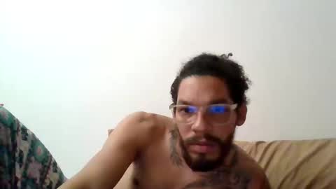 Snapshot of curly_louis chatting on 04/16/26, 02:34 curly_louis online show from 04/16/26, 02:34