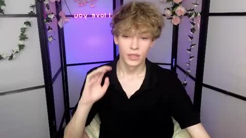curly_twinkboy online show from 07/18/26, 08:45