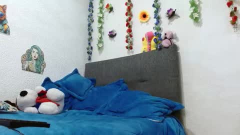 curlybutterfly online show from 10/31/25, 10:44