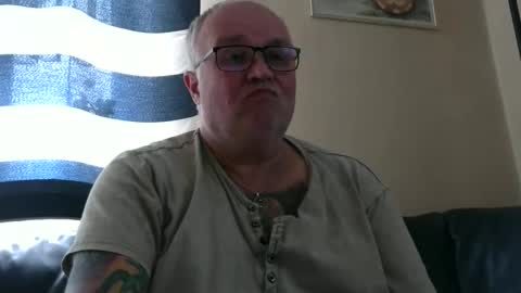 Snapshot of curtus14 chatting on 10/24/25, 11:39 curtus14 online show from 10/24/25, 11:39