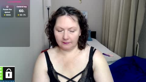 curvy_girlz online show from 10/18/25, 03:46