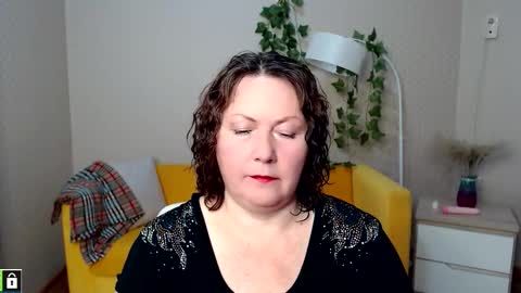 Snapshot of curvy_girlz chatting on 11/06/25, 05:36 curvy_girlz online show from 11/06/25, 05:36