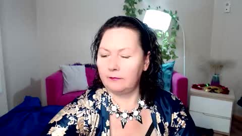 Snapshot of curvy_girlz chatting on 11/28/25, 05:37 curvy_girlz online show from 11/28/25, 05:37