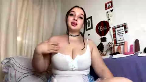 Snapshot of curvybombb chatting on 09/29/25, 11:26 curvybombb online show from 09/29/25, 11:26