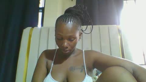 Snapshot of curvybootyj chatting on 02/12/25, 06:19 CuteJJudy online show from 02/12/25, 06:19