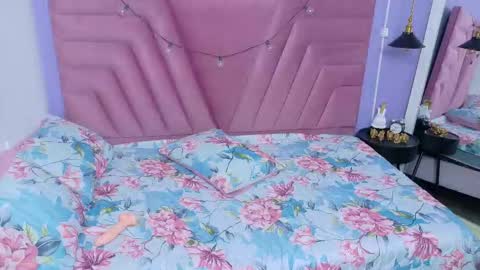 curvybrunnete online show from 12/16/25, 12:43