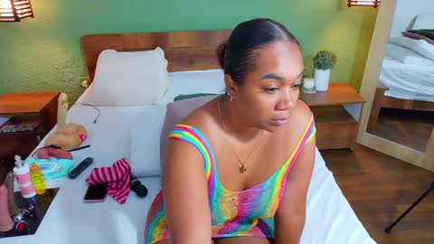 Snapshot of curvyebonyy_ chatting on 09/24/25, 08:34 Danna online show from 09/24/25, 08:34
