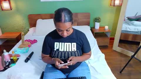 Snapshot of curvyebonyy_ chatting on 10/19/25, 12:28 Danna online show from 10/19/25, 12:28