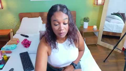 Snapshot of curvyebonyy_ chatting on 10/20/25, 07:58 Danna online show from 10/20/25, 07:58
