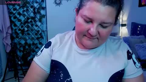 Snapshot of curvyema chatting on 12/17/24, 06:53 EMA online show from 12/17/24, 06:53