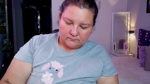 Snapshot of curvyema chatting on 01/02/25, 09:28 EMA online show from 01/02/25, 09:28