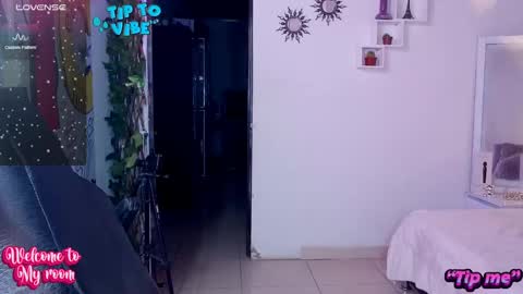 Snapshot of curvyema chatting on 01/03/25, 08:43 EMA online show from 01/03/25, 08:43