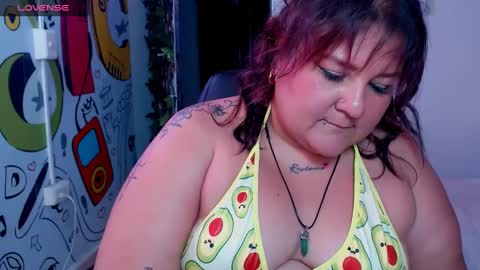 Snapshot of curvyema chatting on 01/19/25, 01:00 EMA online show from 01/19/25, 01:00