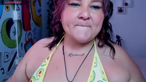 Snapshot of curvyema chatting on 01/19/25, 04:33 EMA online show from 01/19/25, 04:33