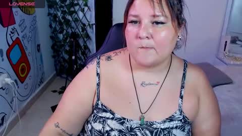 Snapshot of curvyema chatting on 01/25/25, 11:54 EMA online show from 01/25/25, 11:54