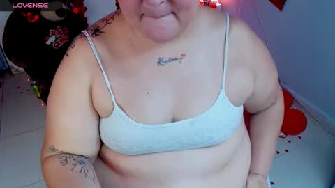 Snapshot of curvyema chatting on 02/15/25, 06:01 EMA online show from 02/15/25, 06:01