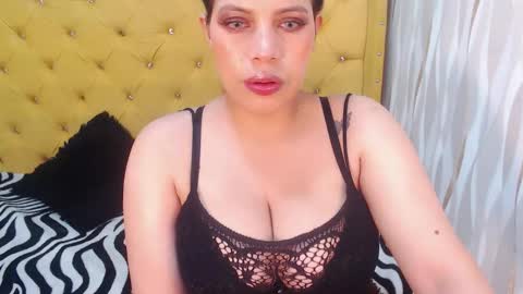 Julieth online show from 09/18/25, 04:36