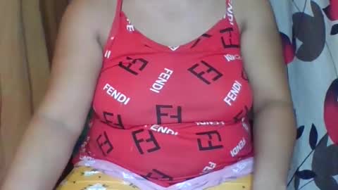 Snapshot of curvyladyxx289 chatting on 12/17/25, 06:52 curvyladyxx289 online show from 12/17/25, 06:52