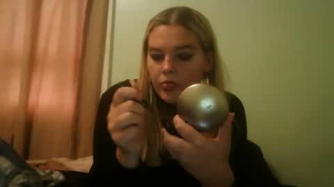 curvymom2025 online show from 10/22/25, 07:57