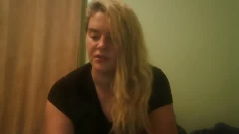 curvymom2025 online show from 11/05/25, 12:43