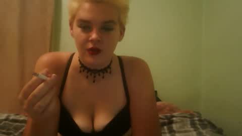 curvymom2025 online show from 11/18/25, 08:46
