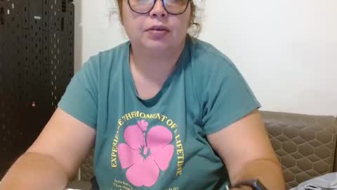 Snapshot of curvymomylore chatting on 05/25/26, 12:44 Lore online show from 05/25/26, 12:44