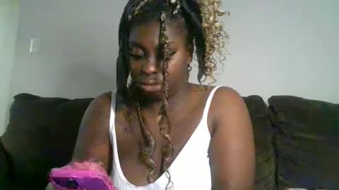 Snapshot of curvyychocolate chatting on 12/30/24, 01:03 curvyychocolate online show from 12/30/24, 01:03