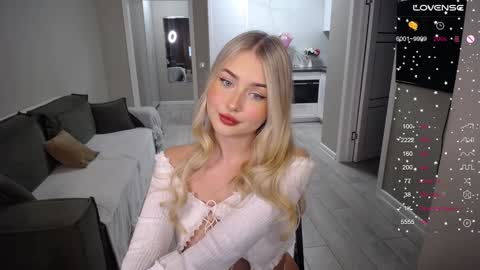 Snapshot of cute18cute chatting on 09/25/25, 12:31 Kira online show from 09/25/25, 12:31