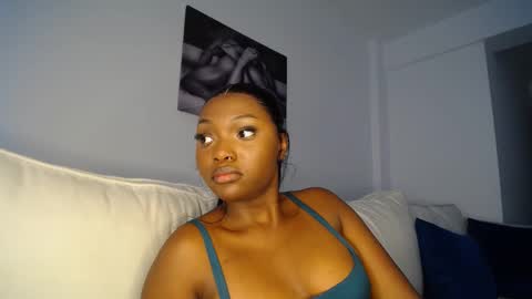 Liya online show from 12/22/24, 07:22